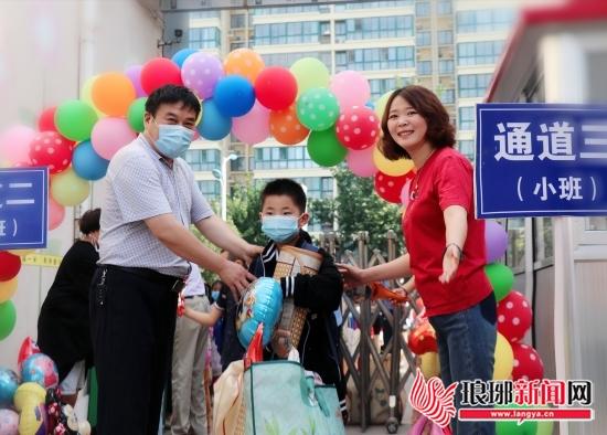 超级宝妈|萌娃归园!临沂多所幼儿园迎来返校复课小萌娃