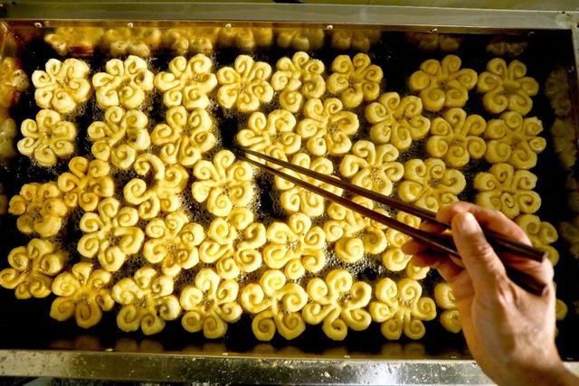 制作|甘肃山丹：炸“糖花子”迎新春