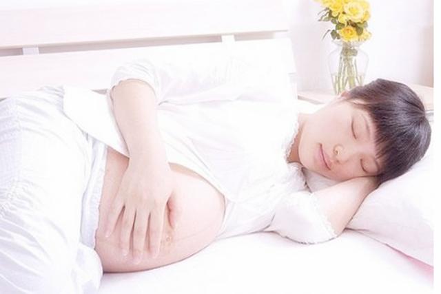 你的育儿经|“母子连心”，孕妈翻身胎儿也跟着翻身吗？答案并非是你想的那样