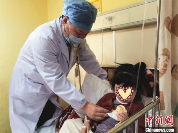 中国网■险！江苏常州一4岁女童颈部插入铅笔 距动脉一线之隔