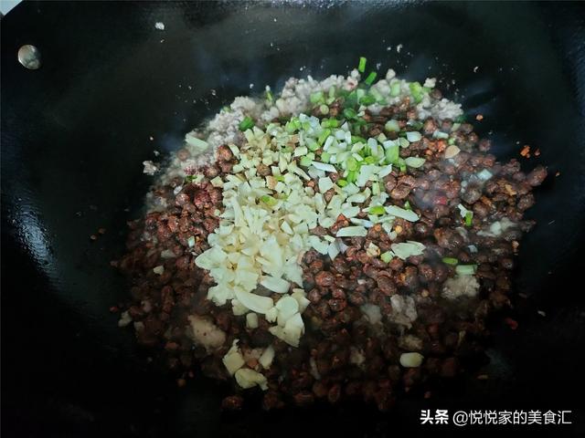 湖南冬季才有这菜，简单一蒸，香飘满屋，吃了30多年也没吃烦