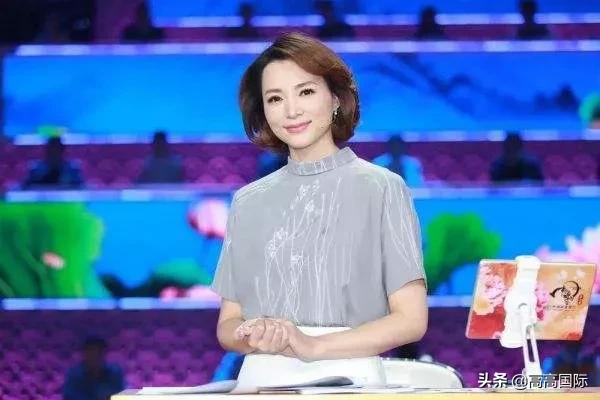#你的育儿经#董卿推荐的这套科技感十足的古诗游戏书，会让孩子求着学古诗！