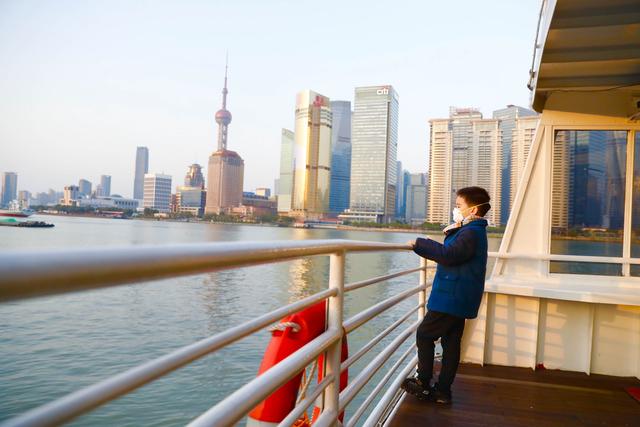 「旅行百事通」上海浦江游览复航开出首个航班 浦江两岸美景尽收眼底