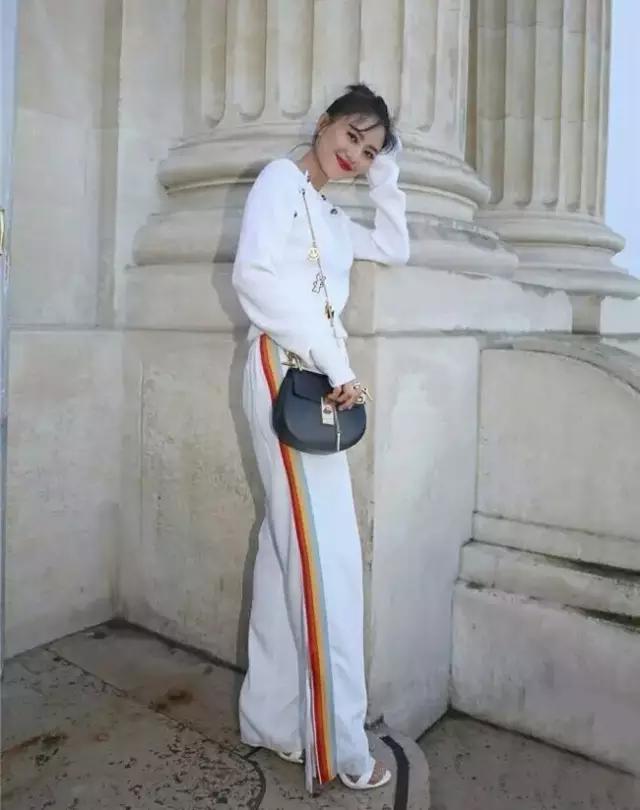 时尚探究社复古持续演绎，背带校裤潮人，越土越潮，范儿