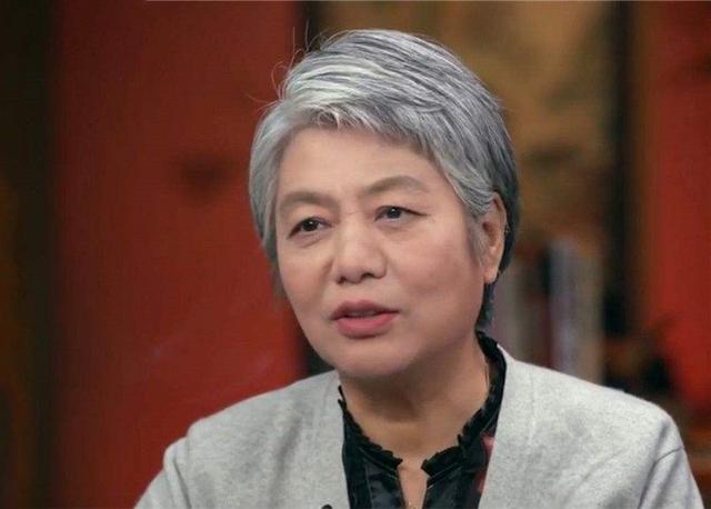 超级宝妈|孩子经常用哭闹要挟该咋办？李玫瑾：做好4个基本原则，事半功倍