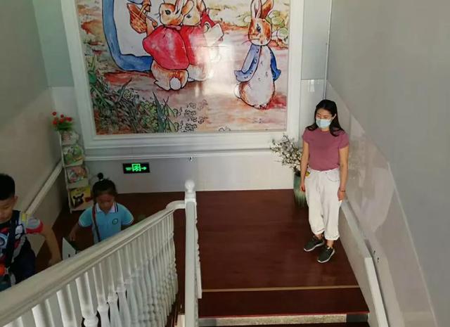 齐鲁东营资讯|亲亲宝贝欢迎“回家”——广饶街道中心幼儿园的开园第一天