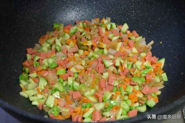 蛋炒饭|剩米饭别浪费，加点菜炒一炒，简单懒人做法，十分钟做好早餐