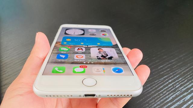 iPhone8P用户：电池一换还能再战，买苹果12？不可能