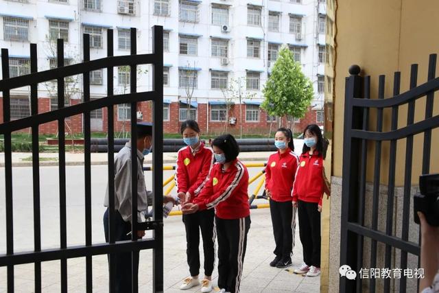 「超级宝妈」迎接“萌兽”回归 信阳市百花幼儿园举行开学疫情防控应急演练