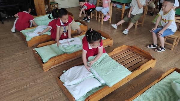雪莲花|迎江区墨子巷幼儿园本部：生活技能小比赛 自理能力大提升