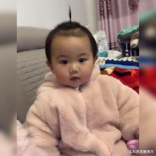 【超级宝妈】宝宝用卡通手机给爸爸打电话走红，网友：准确抓住了每句话的精髓