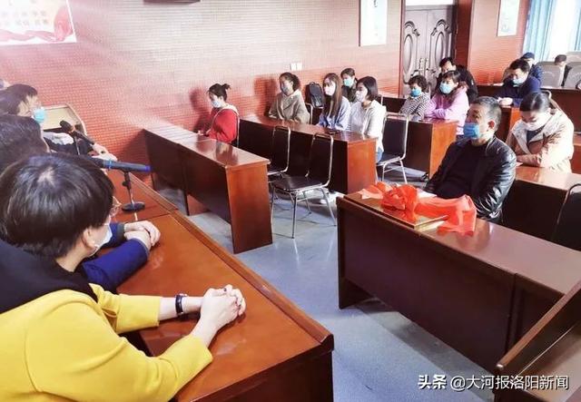 「大河报洛阳新闻」携手智慧钉钉,共建未来校园——洛龙三实小钉钉未来校园示范校授牌仪式举行