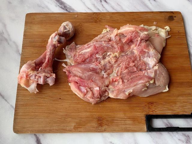 粤菜经典白切鸡，原汁原味皮爽肉滑，大厨：这个料汁拌什么都好吃