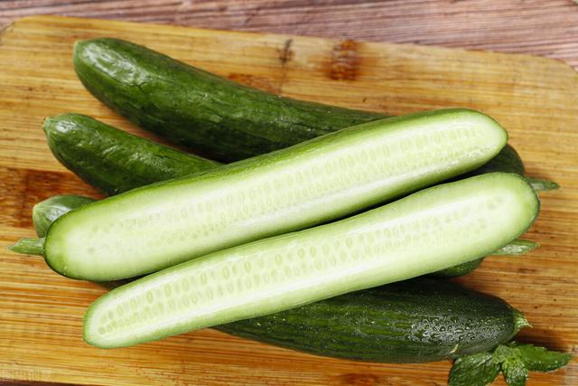 腌黄瓜，不能直接加盐腌，学会正确做法，黄瓜又香又脆，还不出水