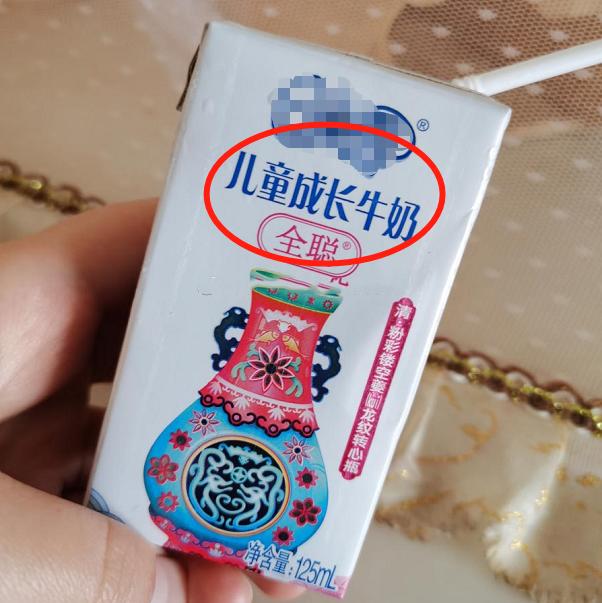 超级宝妈▲张文宏提醒孩子早餐喝牛奶，这四种“牛奶”没营养，再便宜也别买