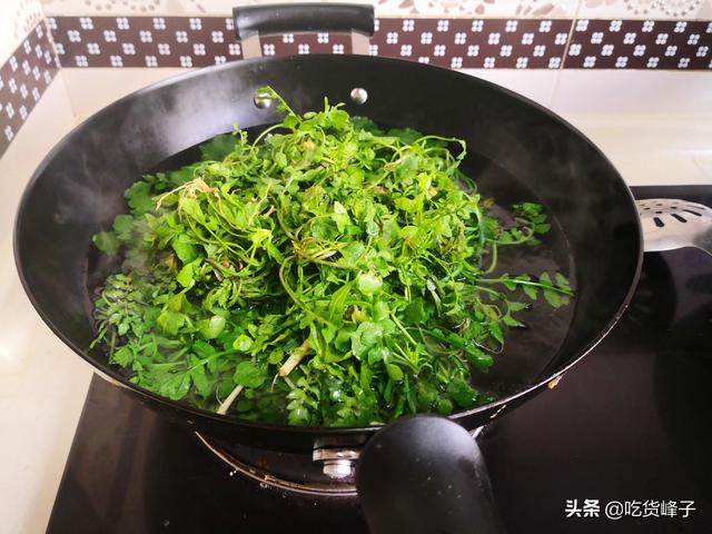 冬至，用此菜包饺子，比白菜韭菜鲜，天冷有钱也难买，碰到别错过