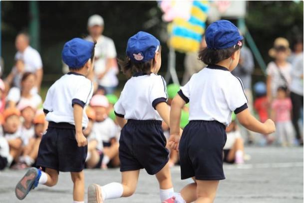 幼儿园“缴费单”火了，宝妈看完压力山大：哪有多余的钱生二胎？