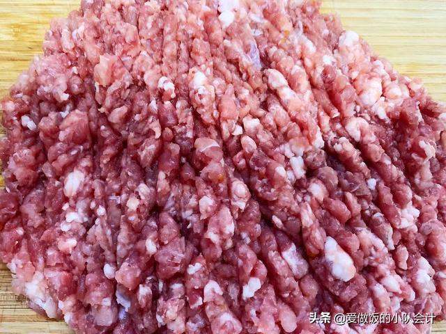 驴肉馅怎么调？掌握窍门，煮出的饺子鲜嫩多汁味道好，操作很简单