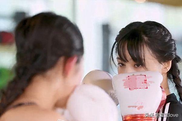 电影工厂|郑爽和朋友练拳击，全程小心护着鼻子，险些被误伤被教练叫停