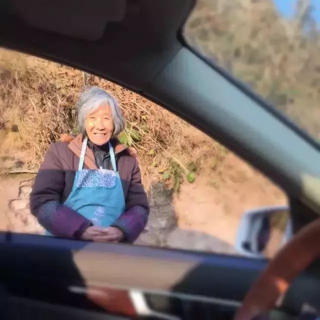 暖先生格调▲“你到底死不死？我只请了七天丧假！”一个儿子这样说，令人深思的锥心之痛！