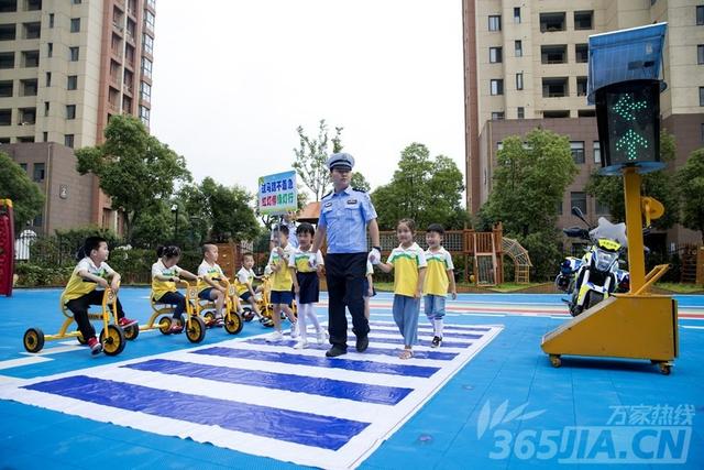 你的育儿经|“一盔一带”安全宣传走进幼儿园