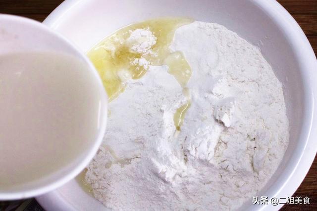 冬天做馒头，别只会加酵母粉发面，多做2步，发面快还蓬松好吃
