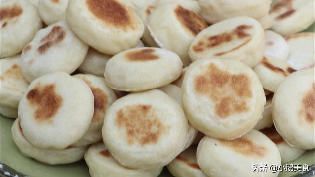 超级宝妈■春天多给孩子吃梨，做成小饼太香了，无水无油营养高，越嚼越好吃