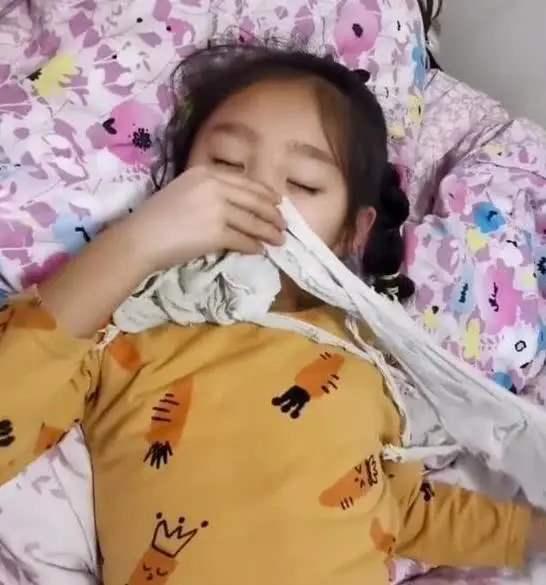 你的育儿经@孩子出现“恋物情结”，这种情况被称作“过渡性客体”，要重视