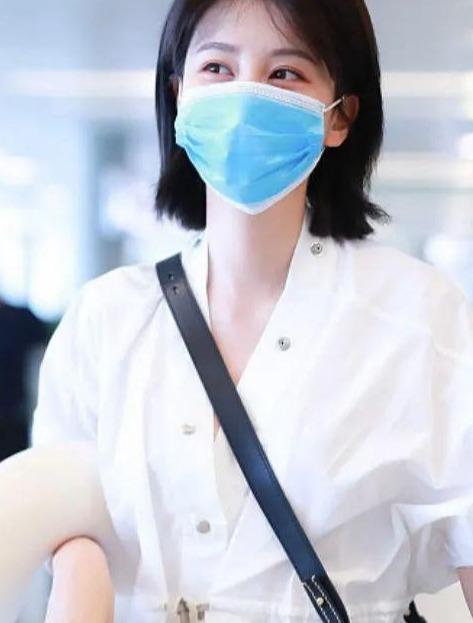 红梅千雪|还想说乔欣是“腿精”？看她离开精修的腿