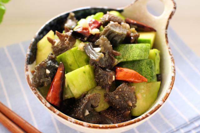 凉拌海参：高档的食材，用简单方法做也好吃