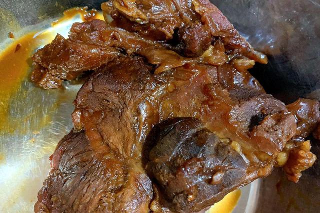 20年秘制酱牛肉配方，其实诀窍很简单，酱香浓郁，怎么切都不散