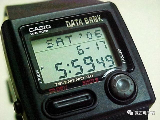 奇特的转盘式复古按键数据手表——CASIO db 33