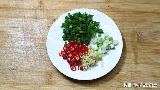 杏鲍菇别再炒了，看看小猫的这种做法，口感外酥里嫩，味好真香