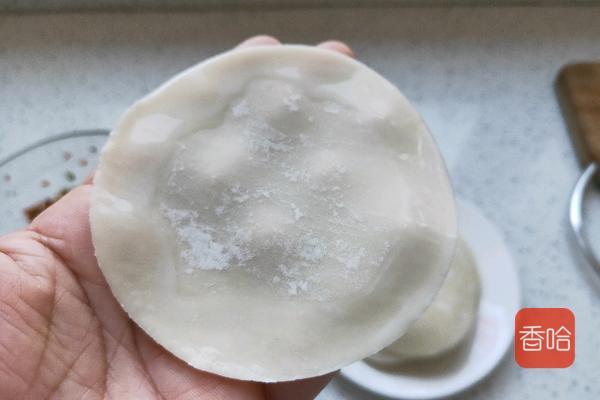 [超级宝妈]早上用它给儿子做早餐，个个皮薄馅大，不用发面还省事