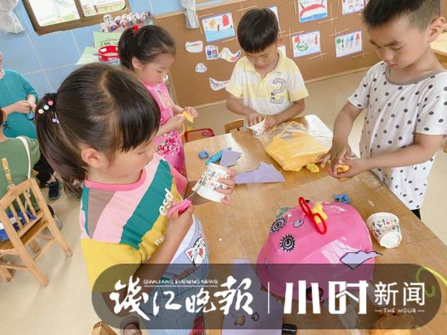 你的育儿经|淳安大山一群萌娃走了场“时尚头盔秀”，还亲手做起了安全头盔实验