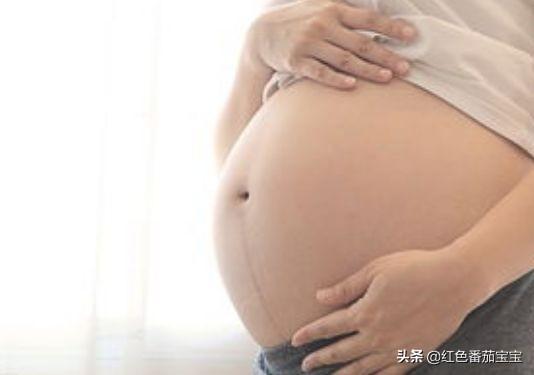 「你的育儿经」预产期过了一个月,孕妈才去医院,刚生出孩子,一家人伤心欲绝