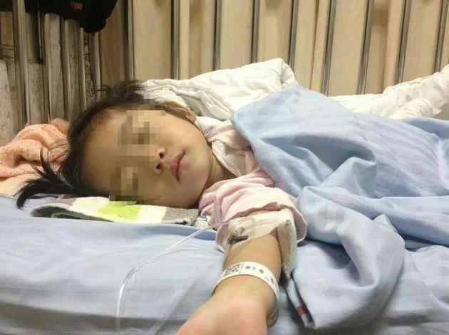 「你的育儿经」4岁女孩咬碎了温度计，奶奶的做法被医生点赞