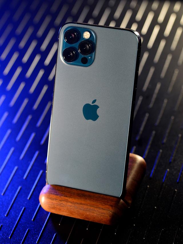 iPhone 12 Pro颜值到底高不高？在微距镜头下看一看