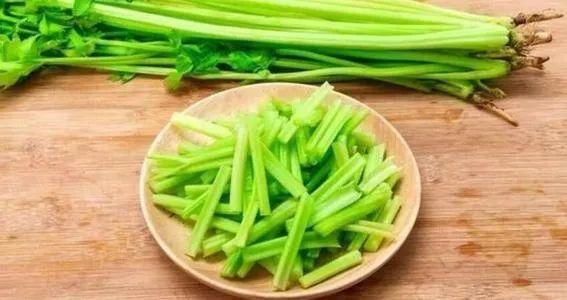 芹菜|夏天没胃口？吃这些菜，美容又清热！家家都能做