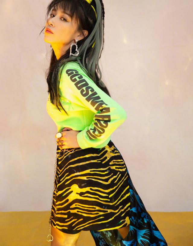 形同陌路|接上长发化上烟熏妆,阚清子改变自己,可第一眼却被认成郑爽?