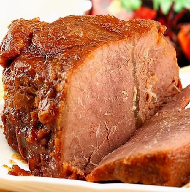 五香卤牛肉怎么做？比例和配方告诉你，牛肉红润油亮，酥烂鲜香