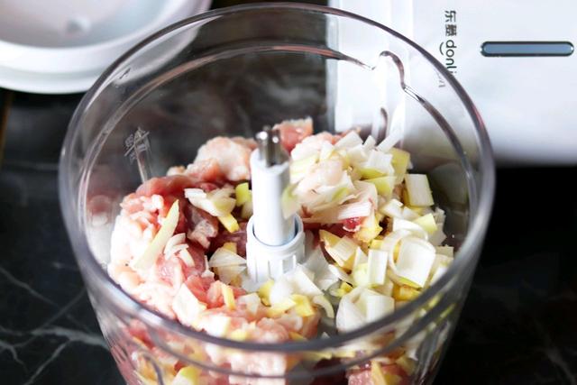 天冷就馋此肉包子，鲜香入味，做法也简单，全家人都喜欢吃