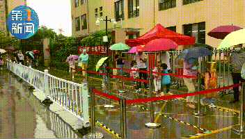 你的育儿经|西安幼儿园开学第一天:有人欢天喜地,有人哭天喊地