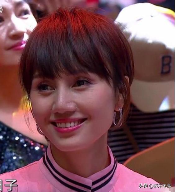 资讯早知道|1080p镜头下的明星，男星眼尾开花，女星打厚粉盖不住脸上的粒粒