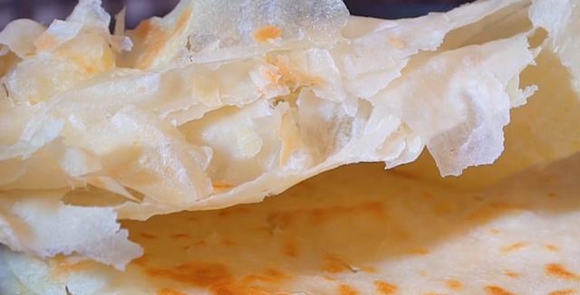 饼烙得像锅盔？试试这个家常饼做法，外酥里软层次丰富，凉了不硬