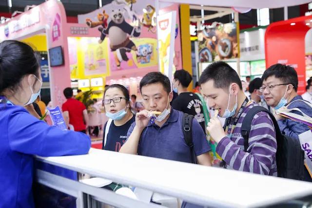 奶酪|奶酪配火锅、配臭豆腐...这都啥味？真香！小吃节也来啦