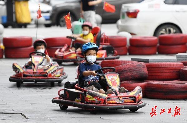 长江直播|室内娱乐不惧梅雨天｜图集