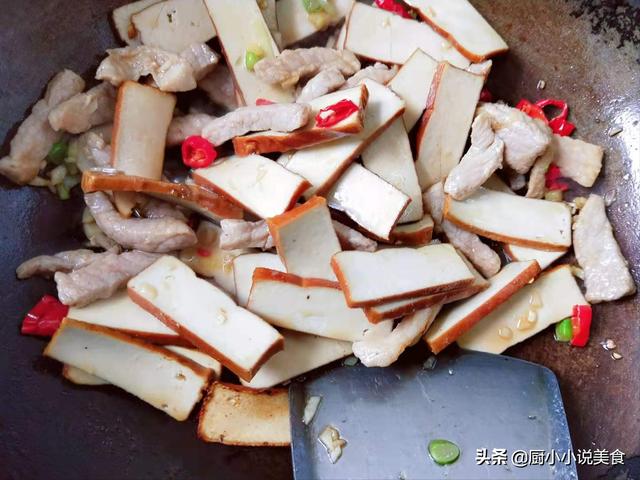 最爱的1道下饭菜，闻着都香，荤素搭配，营养开胃，天天吃都不腻