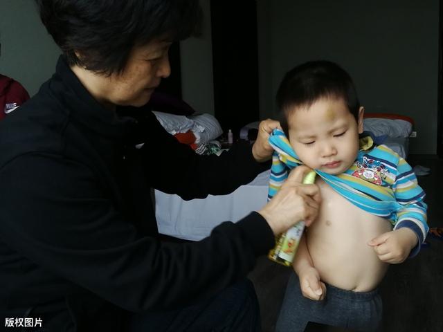 超级宝妈：干货！宝宝长痱子怎么办？“对症护理”帮助宝宝轻松过夏天