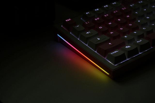 粉嘟嘟、萌哒哒，薄膜键盘终结者微星GK50Z推出女神定制款